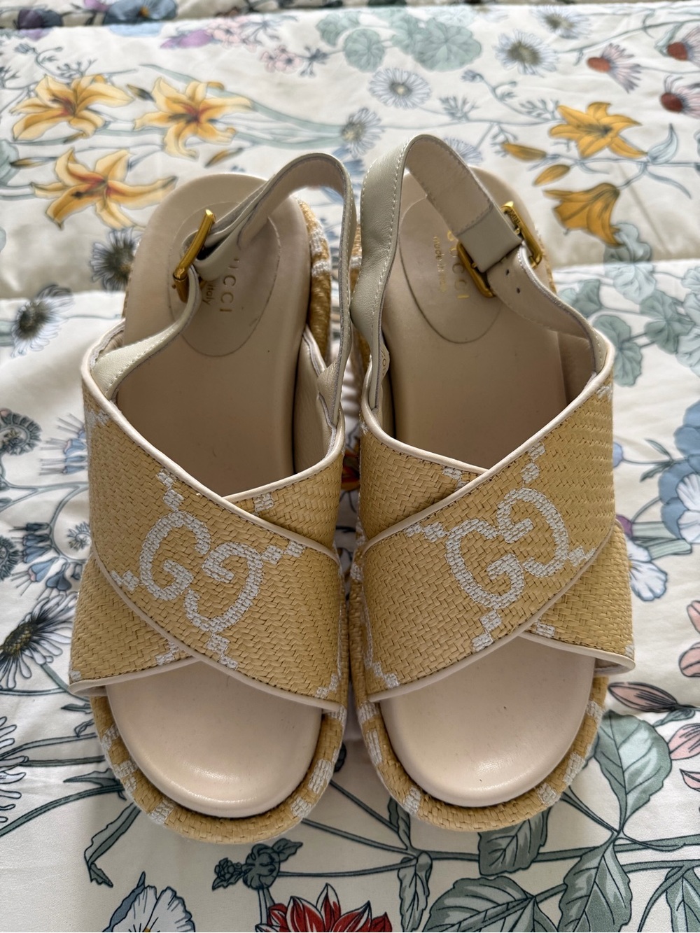 Gucci Natural Raffia Cross-Strap Wedge Sandals with Cream Trim
